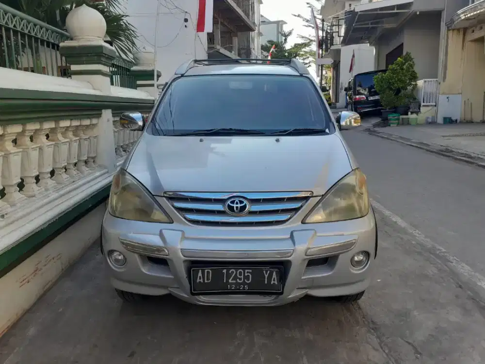 Mobil Avanza 2004