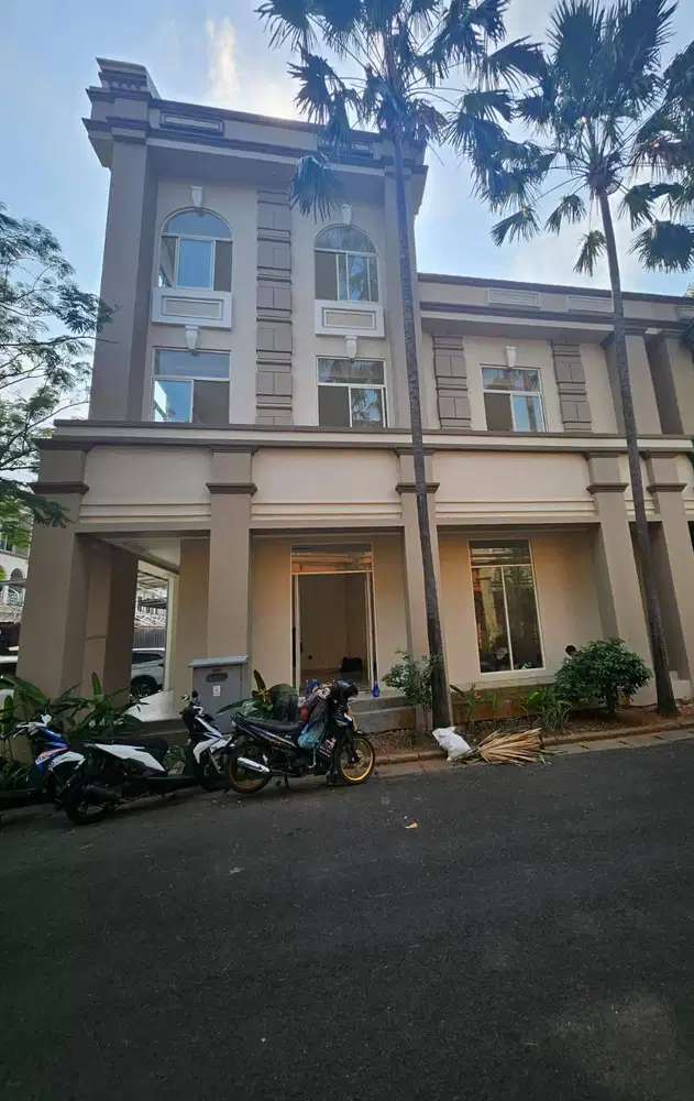 Ruko hook 2,5 lantai siap huni strategis di grand galaxy city Bekasi