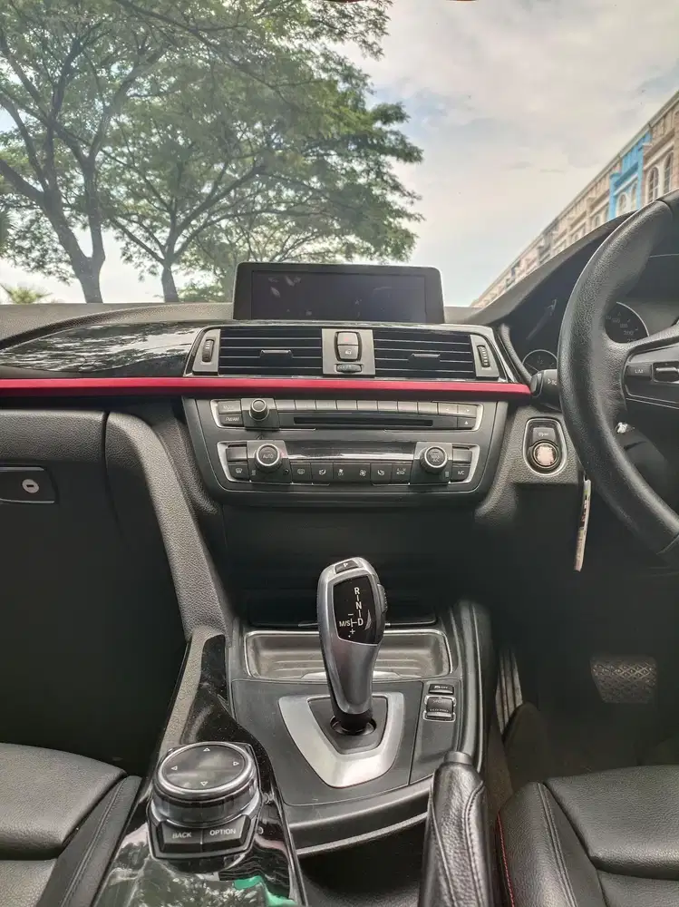 BMW 320i 2014 Bensin