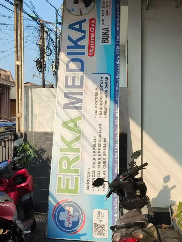 Billboard lampu sorot