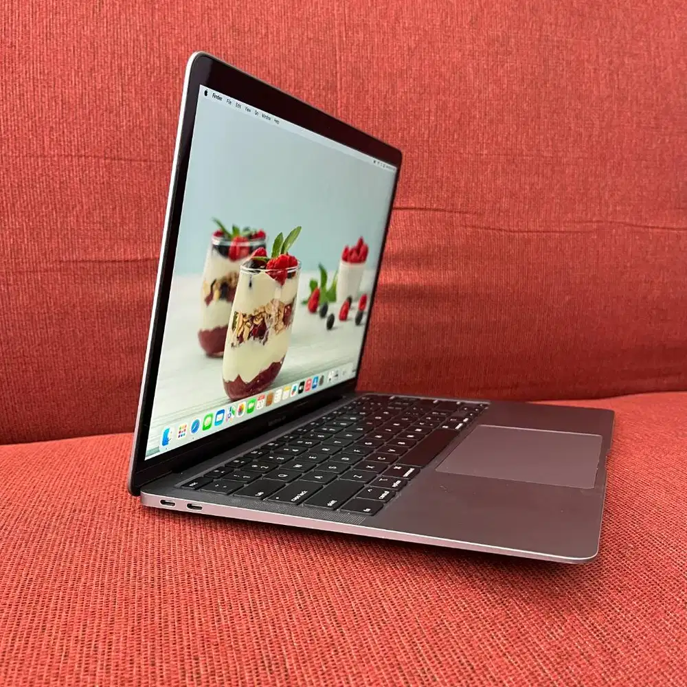 MacBook Air 13 inch core i3 2020 128GB normal aman