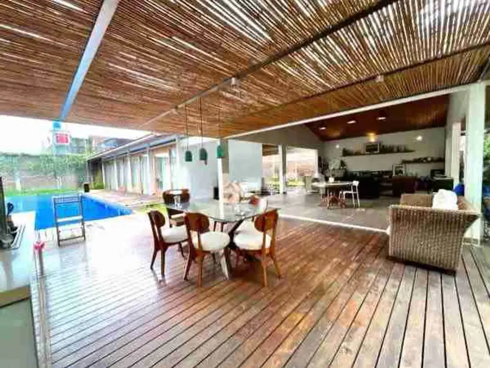 rumah mewah plus kolam renang di blulukan colomadu belakang Alana hotel