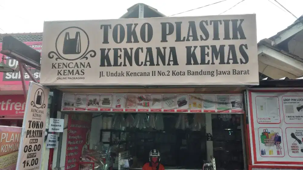 DI BUTUHKAN 1 KARYAWAN PEREMPUAN