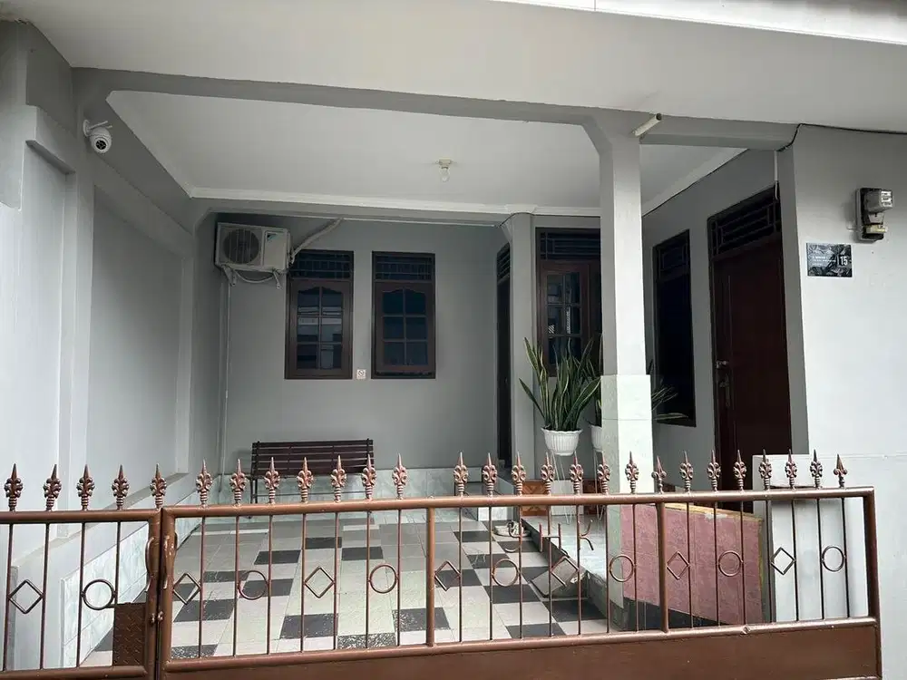 DIJUAL TANPA PERANTARA,RUMAH 1  1/2 LANTAI