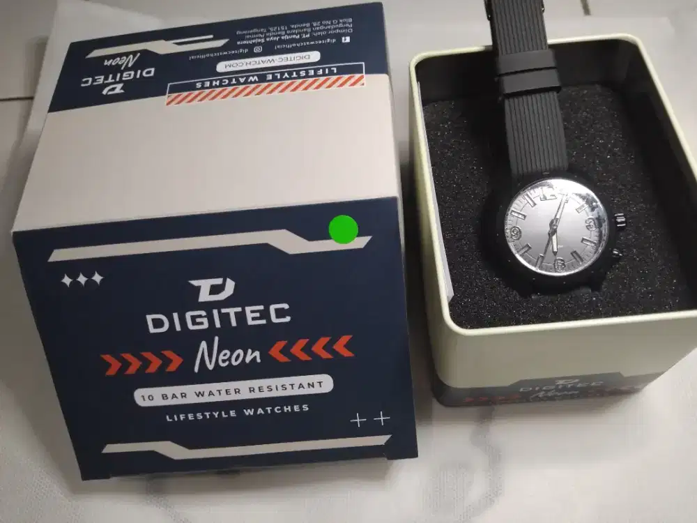 Dijual.jam tangan wanita merk Digital Neon