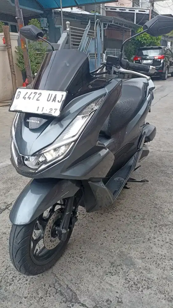 Honda PCX 160 tahun 2022 ( pajak baru 11-2026 ).