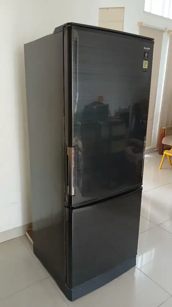 Kulkas SHARP Ion Plasmacluster keren Pintu buka Kiri Kanan