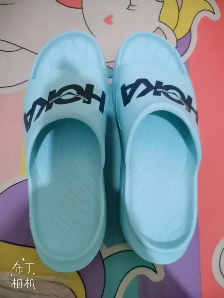 Sandal hoka like new
