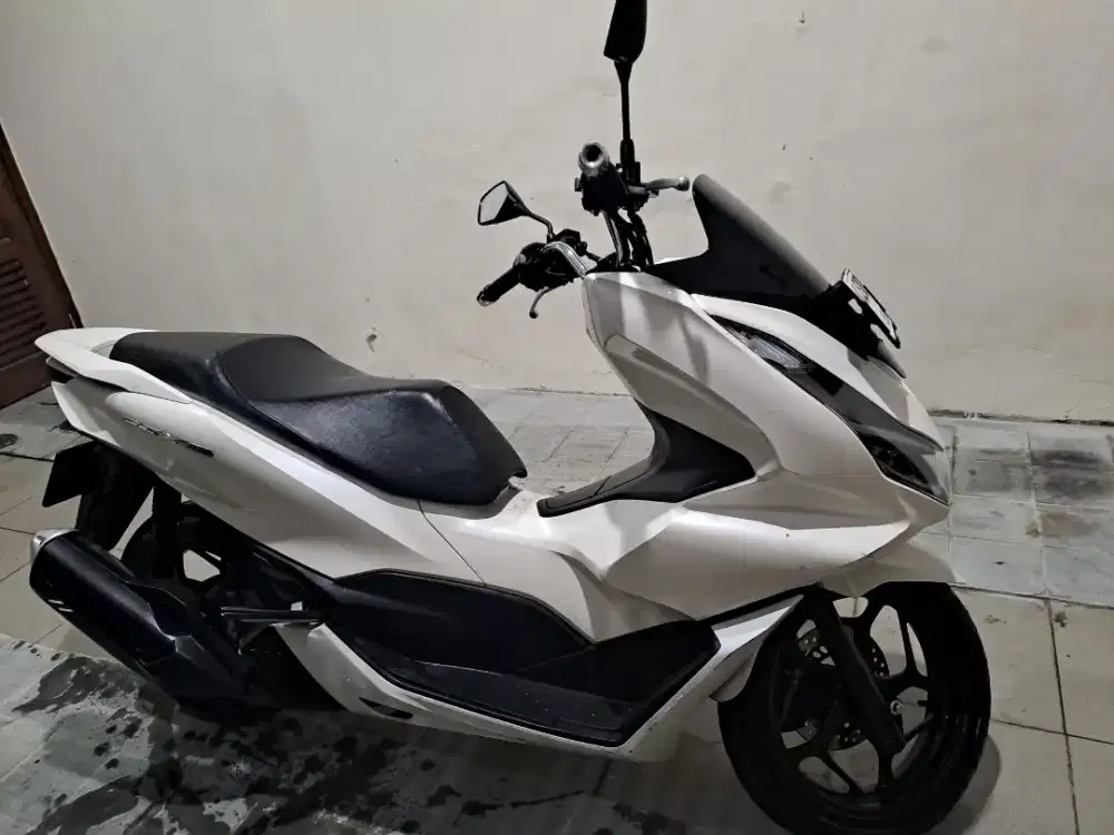 Jual cepat BU PCX CBS 2023 PUTIH