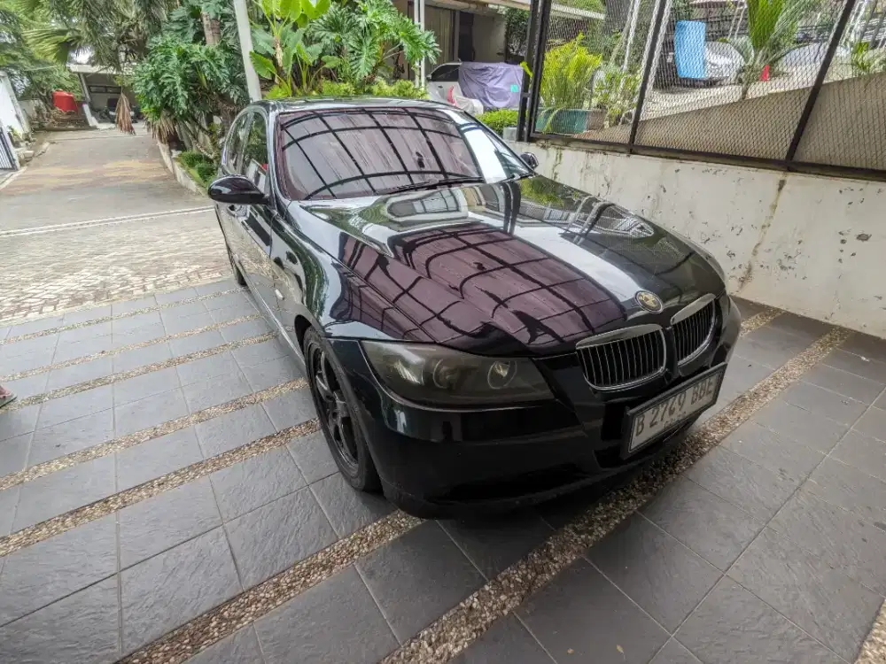 BMW E90 320i 2005