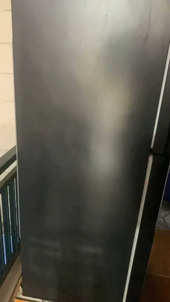 Kulkas hitachi dua pintu