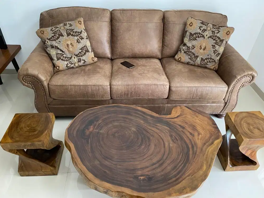 Sofa Ashley informa