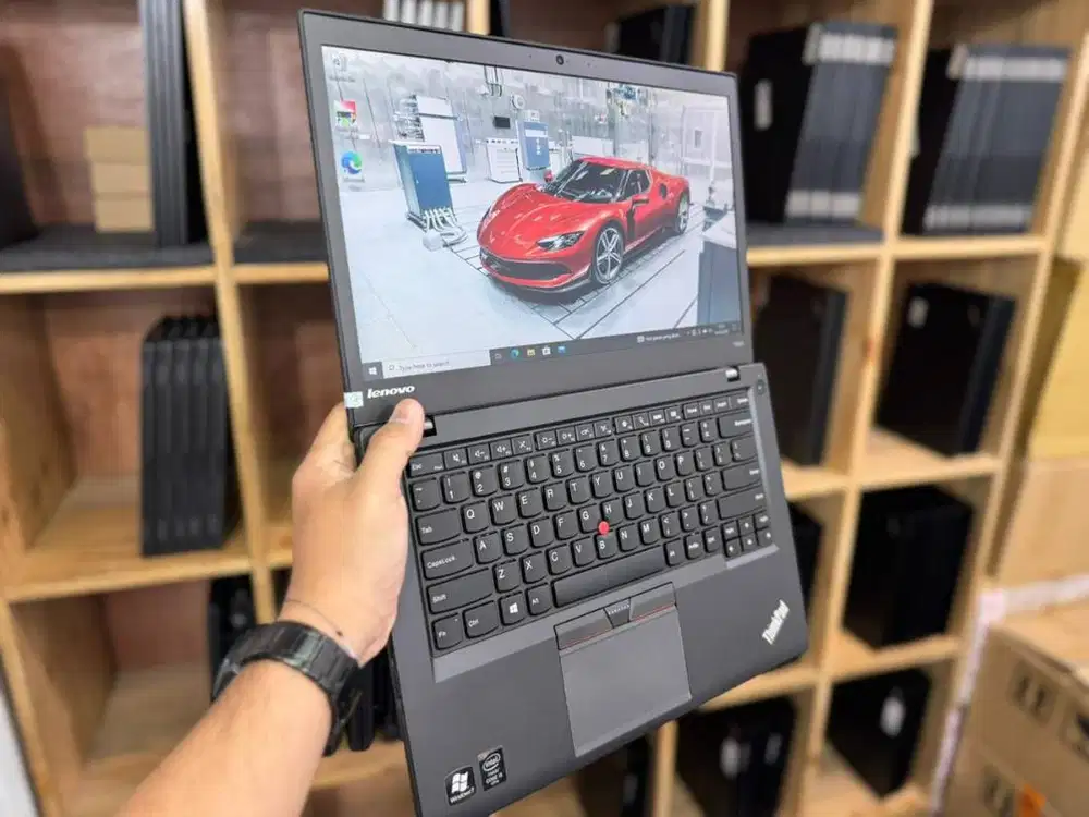 Laptop Lenovo T450s Core i5-5200U 8GB Layar 14inch N-WJ