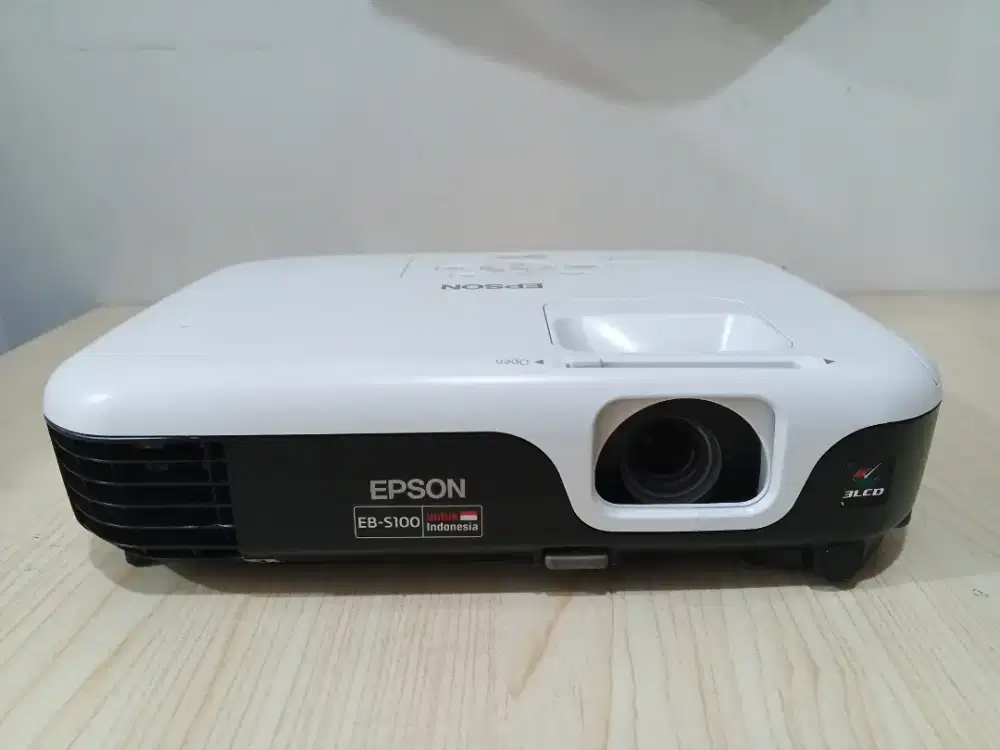 Proyektor Epson eb s100