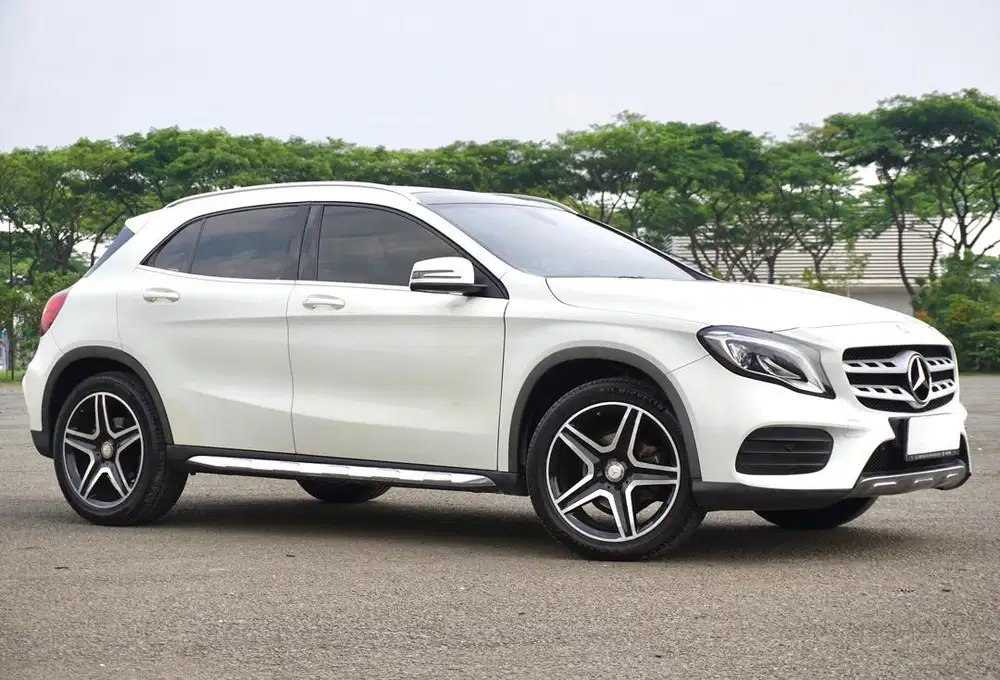 DP Ringan Mercedes-Benz GLA200 X156 AMG Facelift CBU 2017 / 2018 Putih