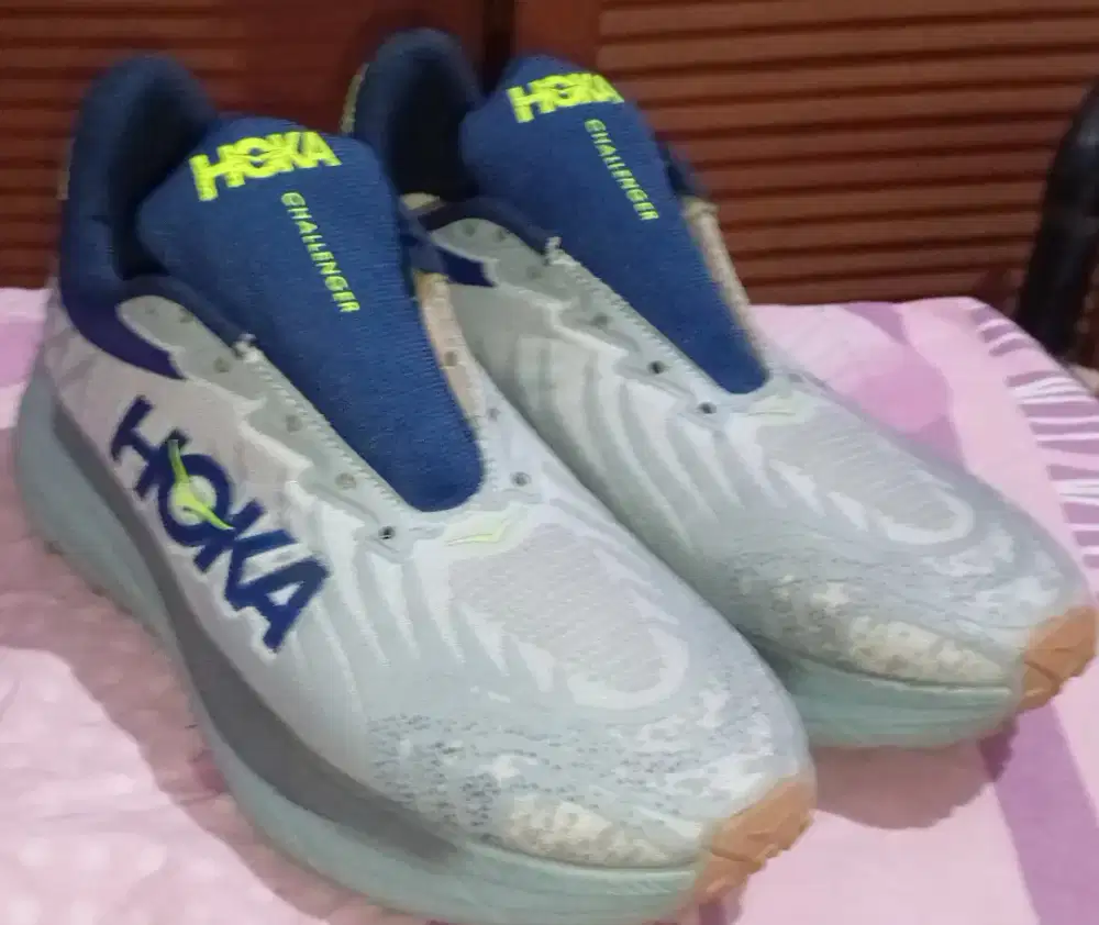 Sepatu second hoka