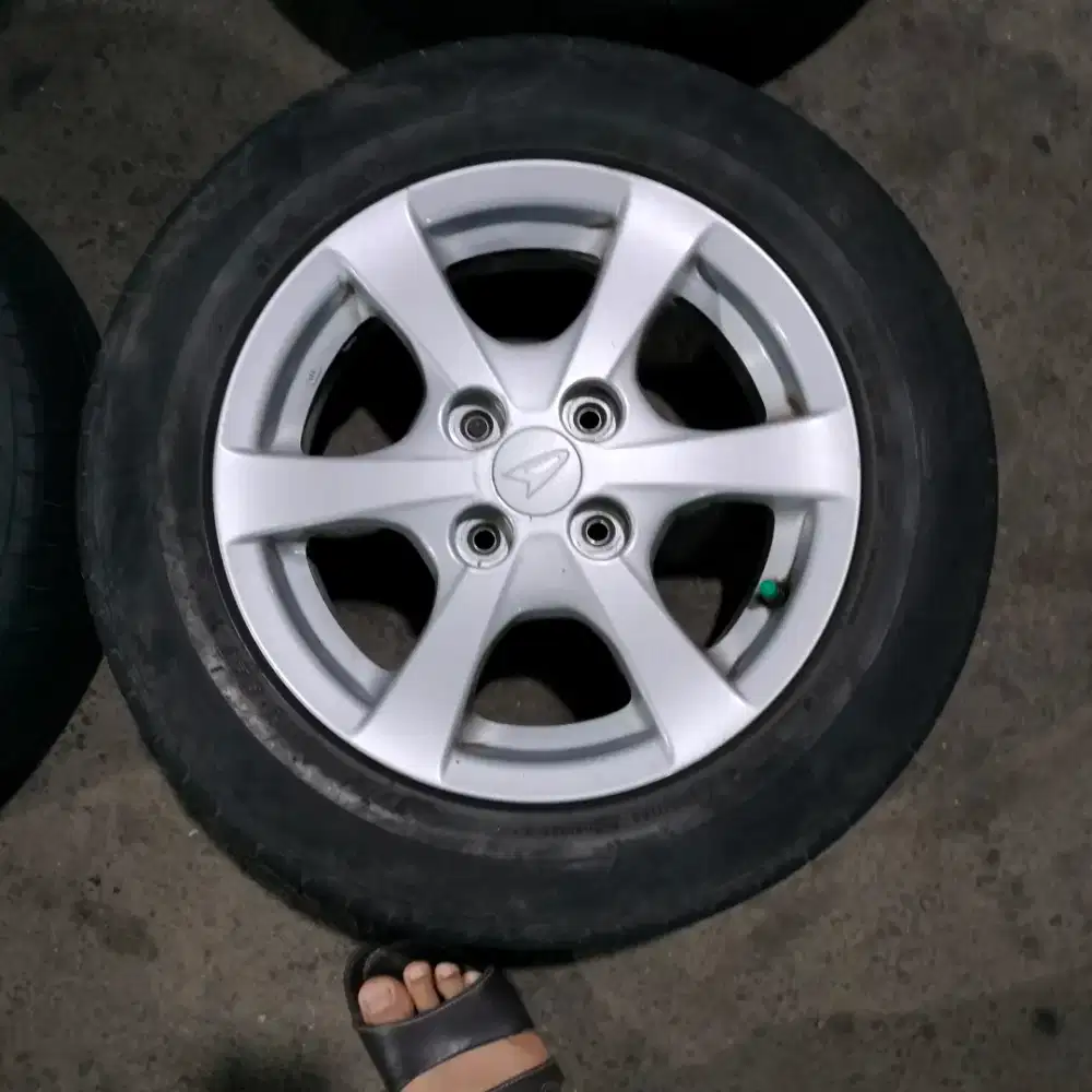 Velg original Ayla ring 14 pcd 4x100 ban 175/65 R14
