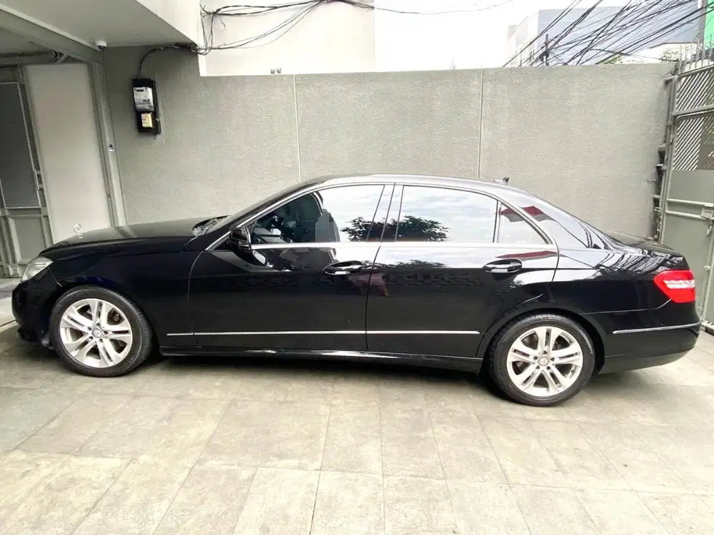 2011 Mercedes-Benz E300 3.0 Avantgarde AMG Sedan