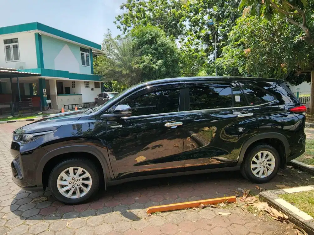 LOW KM! Toyota Innova Zenix 2.0 G HV CVT Hybrid