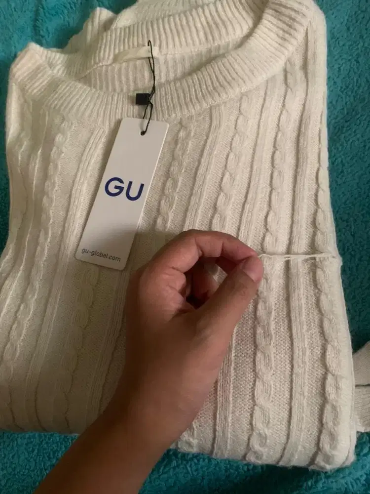 Blouse rajut Brand Gu