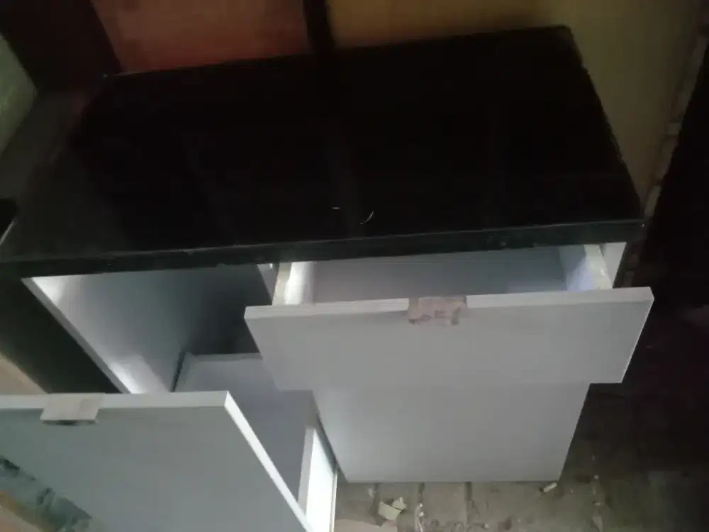 Lemari dapur,lemari tv bekas