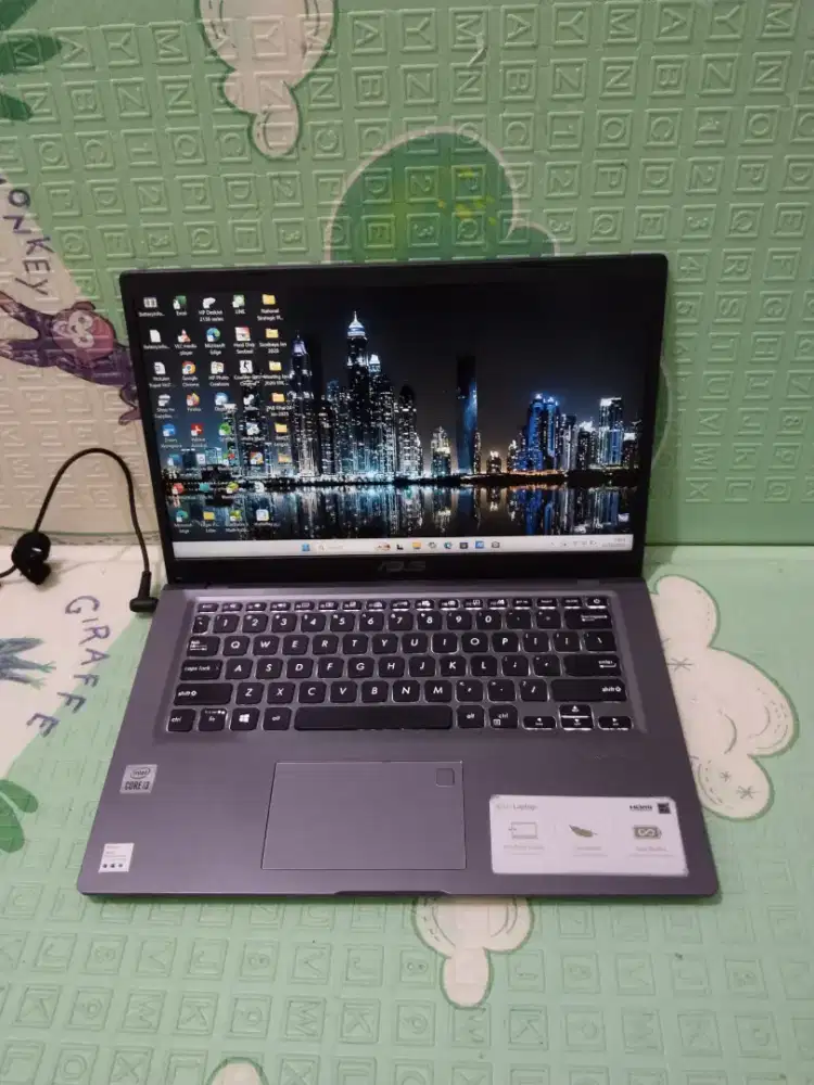 Asus VivoBook X415JAB.Keyboard Nyala Core i3 Gen 10 Ram 4 GB
SSD 512GB