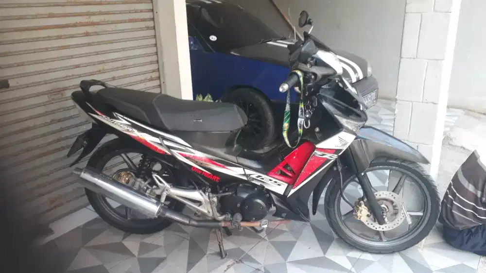 HONDA SUPRA X BATMAN DD 125 2013 KARBU LGKP PJK IDUP KLG ON PLAT JWBRT