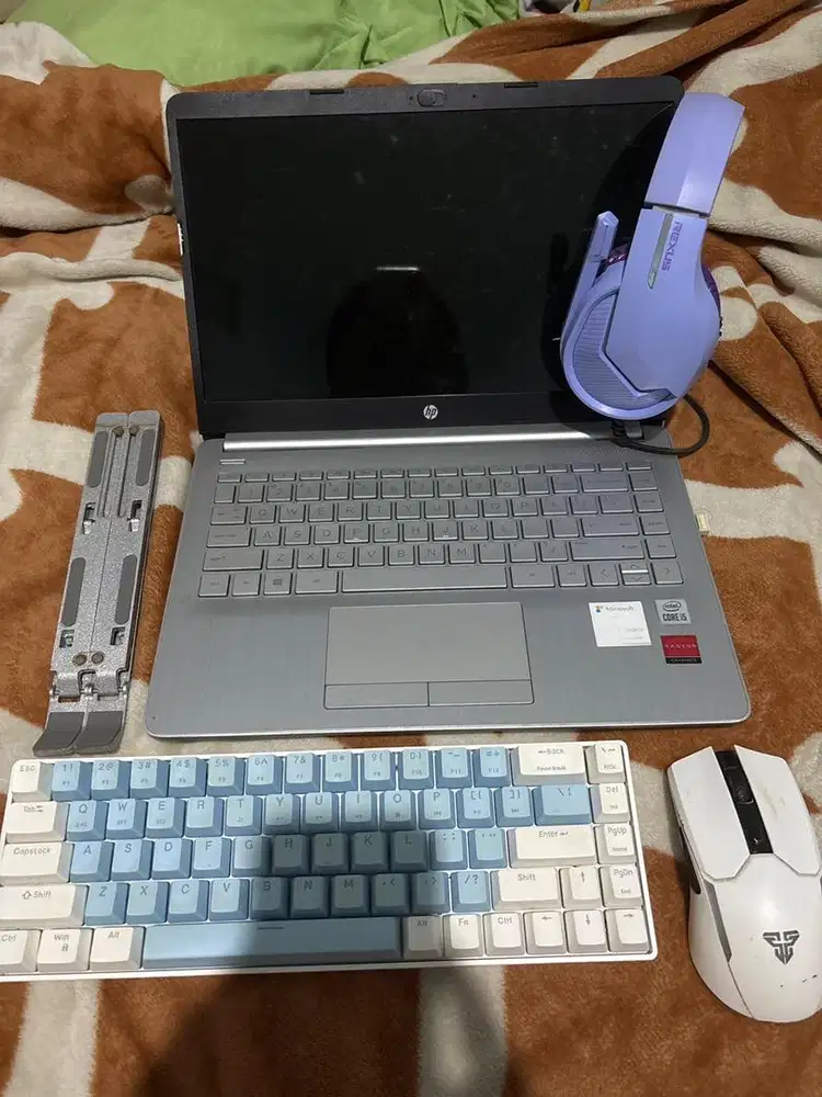 HP 14s-cf2500TX i5 + Free Set Aksesoris Lengkap!
