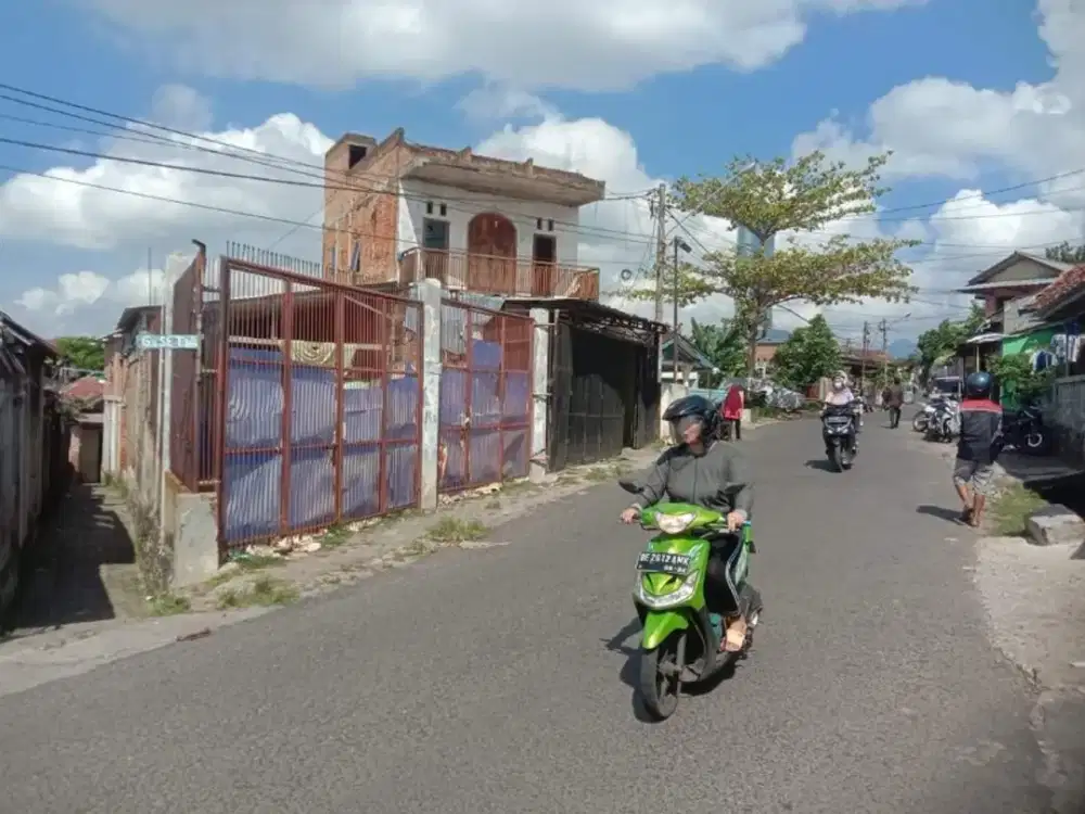 tanah + bangunan pinggir jalan utama