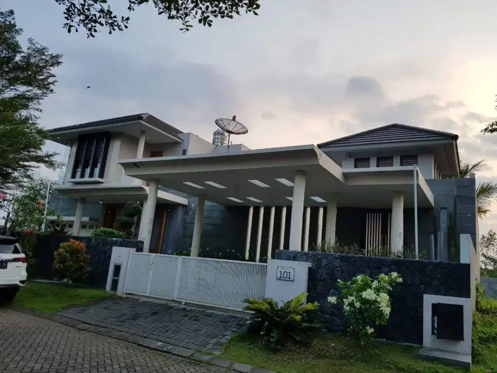 Rumah Minimalis Modern Ada Private Pool di Araya Malang 2 Kavling