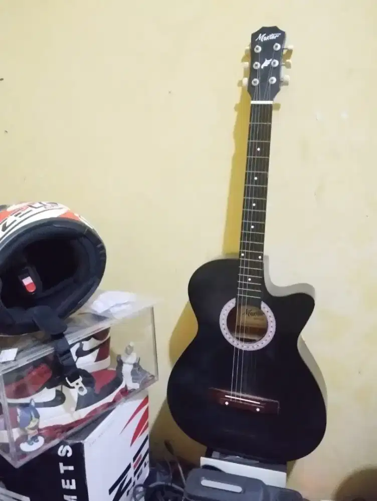 Gitar akustik mulus