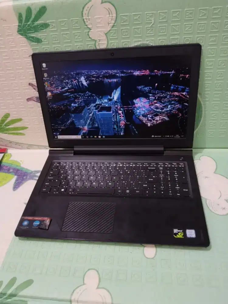Lenovo ideapad 700 (Gaming) Core i7
Double VGA GTX
Ram 8 GB
SSD 256 GB