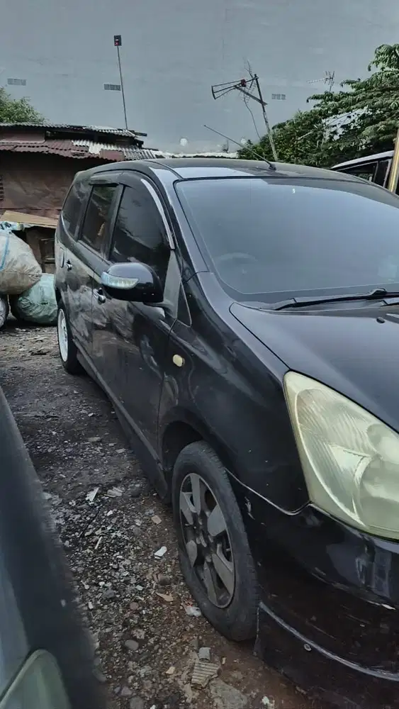Nissan Grand livina 2010 Bensin