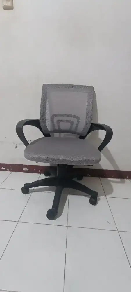 Kursi kantor silver