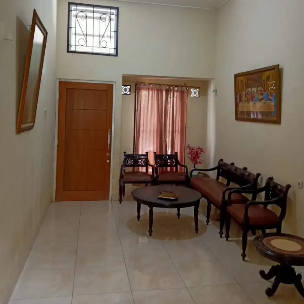 Dijual 1 set meja kursi ukir