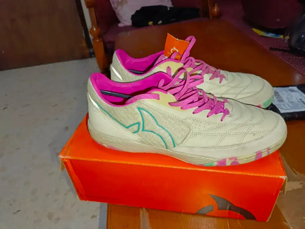 sepatu futsal ortus size 45