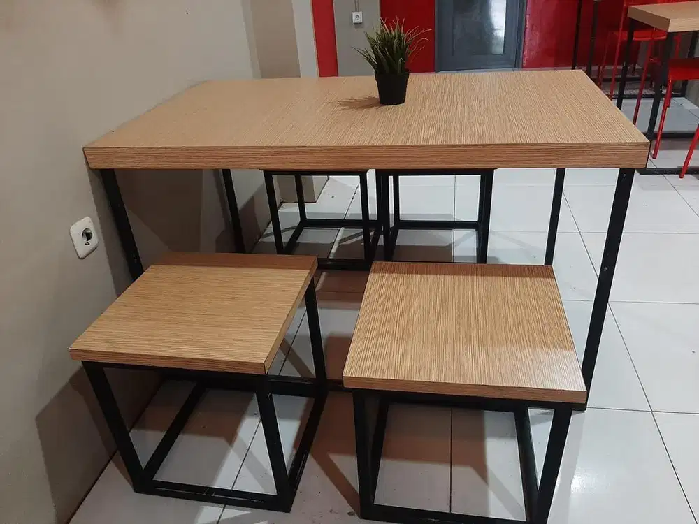 Dijual meja ex Resto + kursinya !