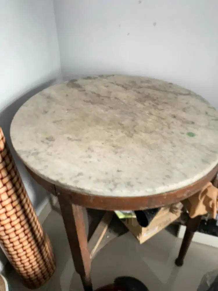 Meja marmer antik