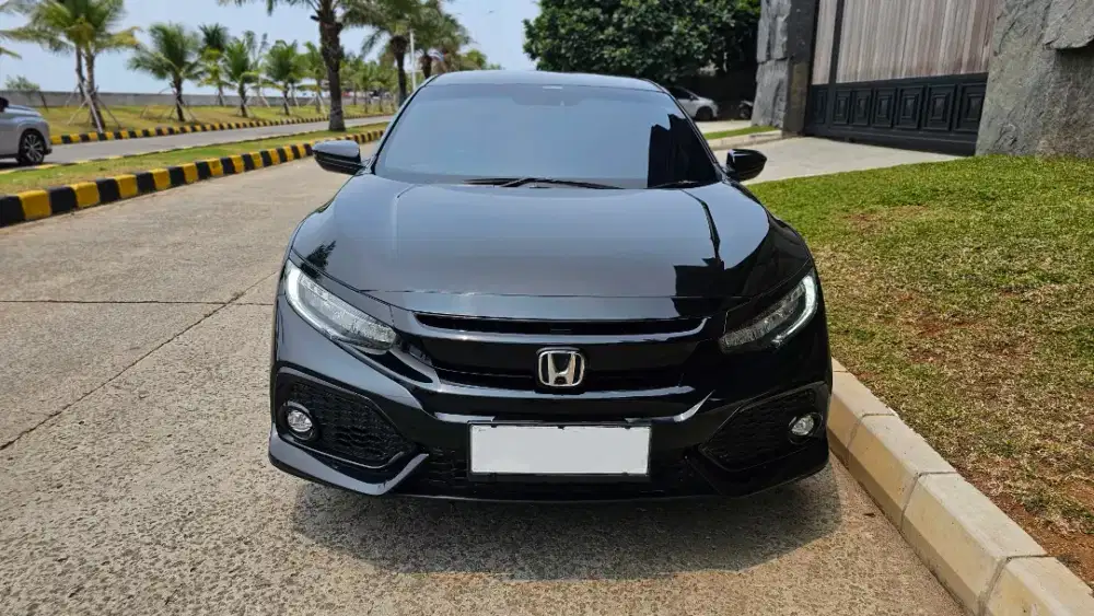 Honda civic e 2019 hatchback
