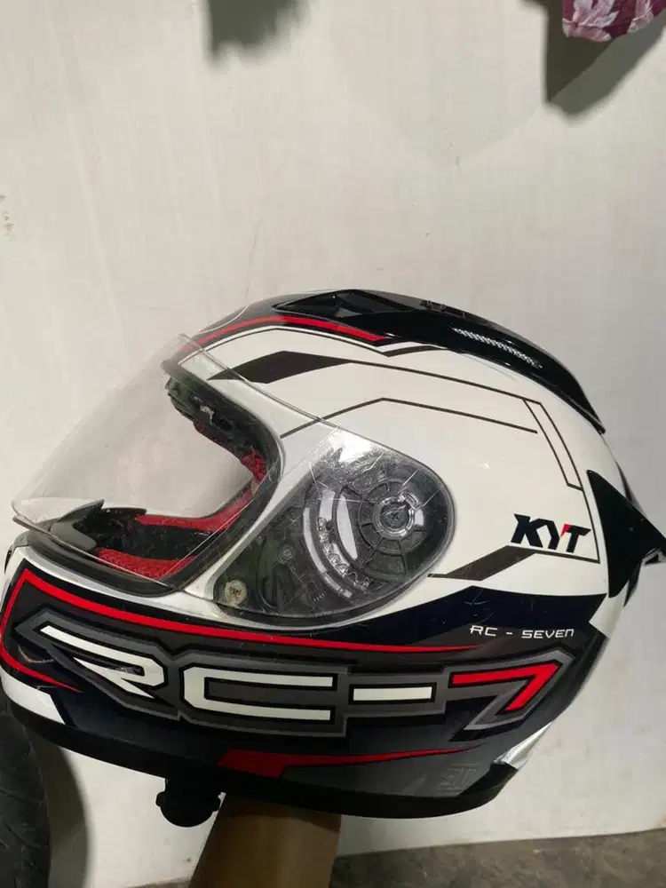 Helm KYT RC-7 ( ukuran L )  Rp.100.000