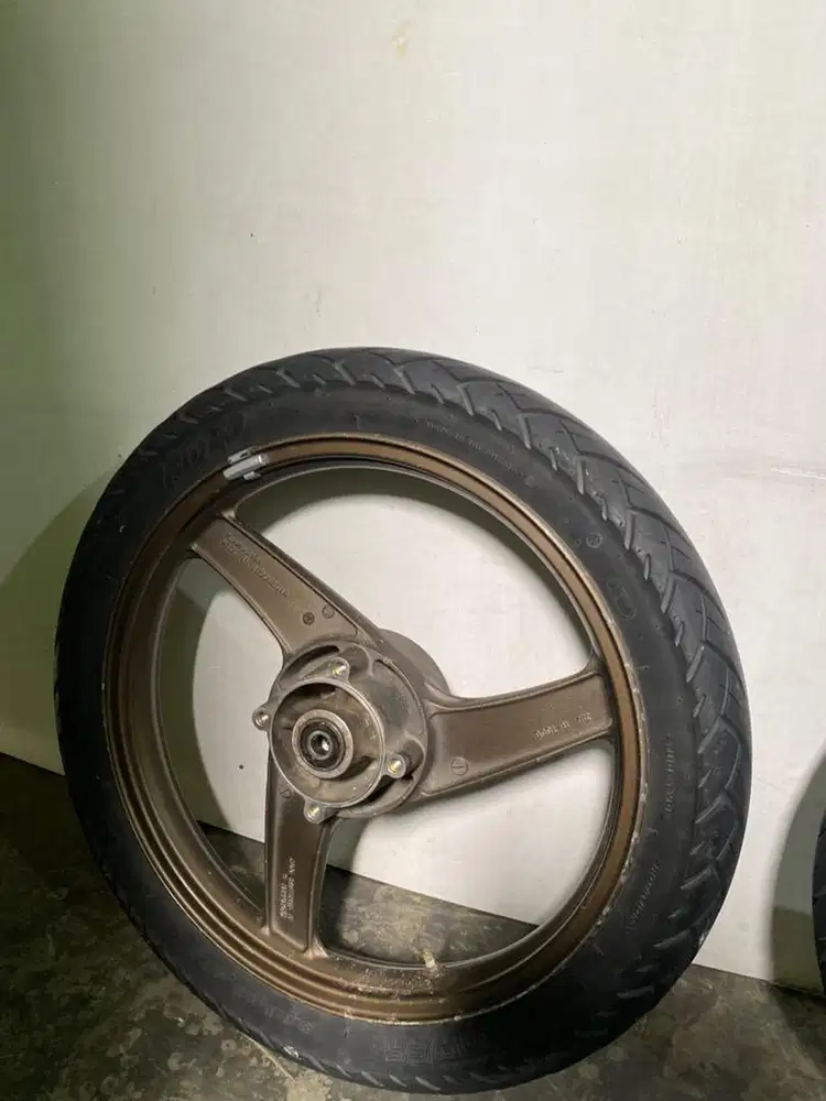 Velg Ninja R original depan belakang. ( tinggal pakai )