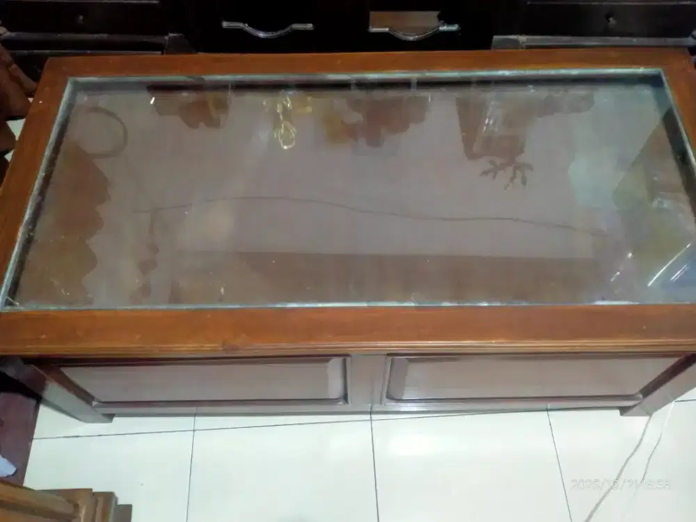 Satu set 1 meja + 2 bangku
