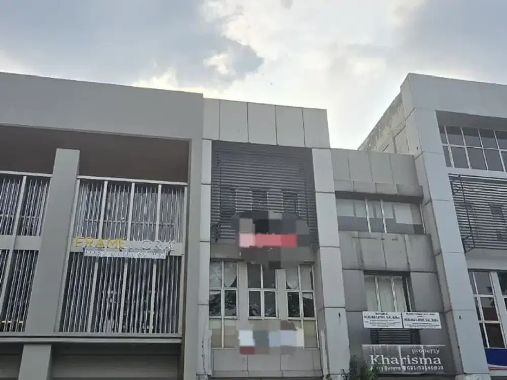 Ruko Alam Sutera di jalan besar Jalur Sutera 3,5 lantai