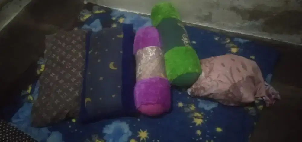 Di jual bantal 10 buah murah wa dan hp yg cepat dia dapat