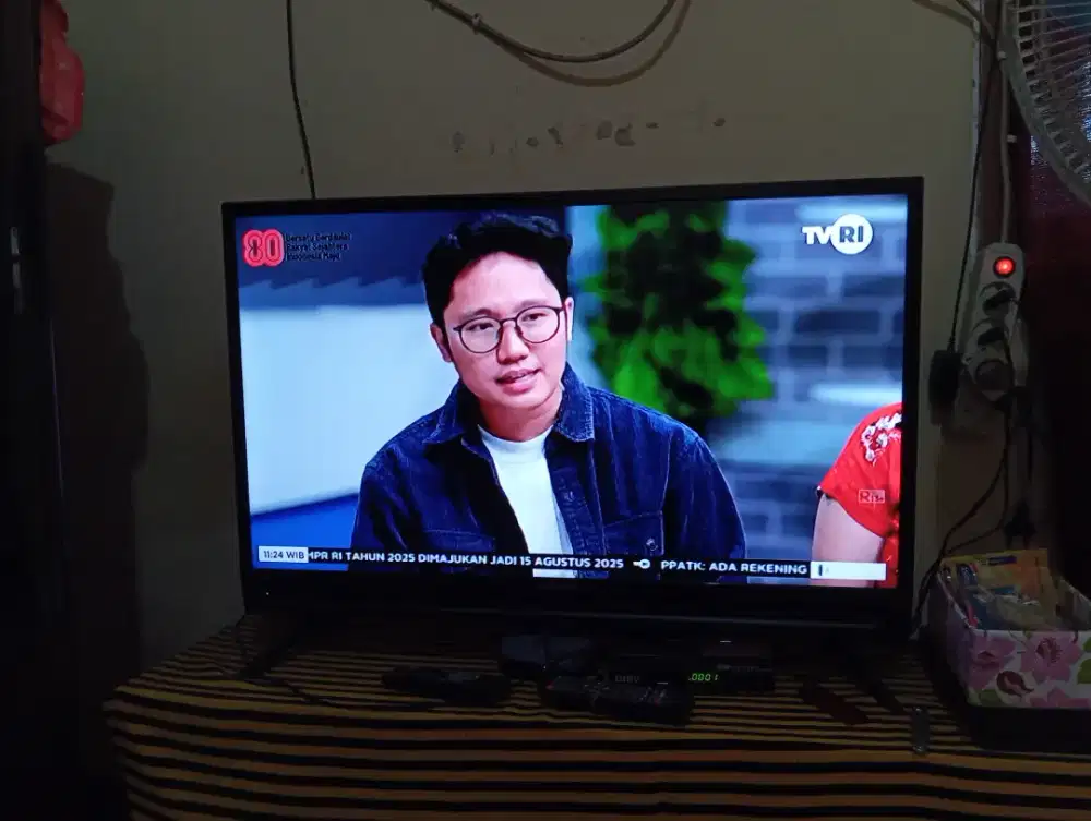 Di JUAL TV Led 32' Sharp+Antena+PS2