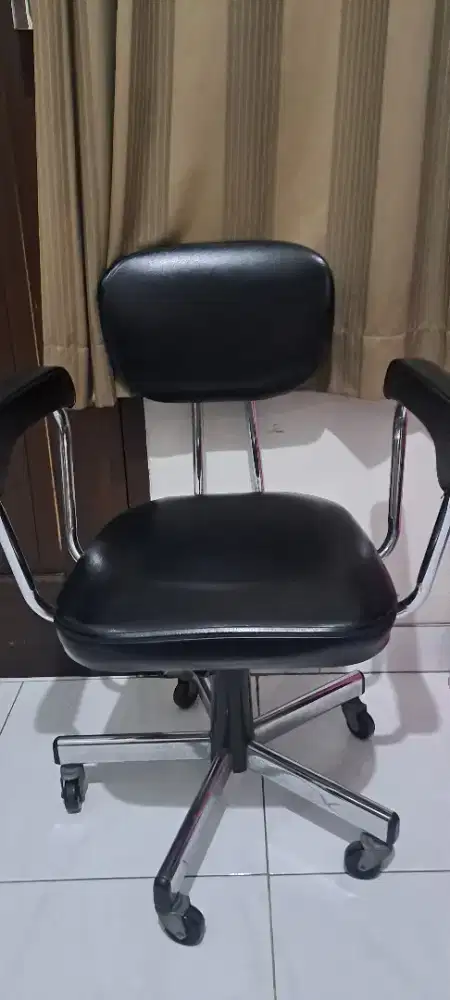 kursi kerja kantor