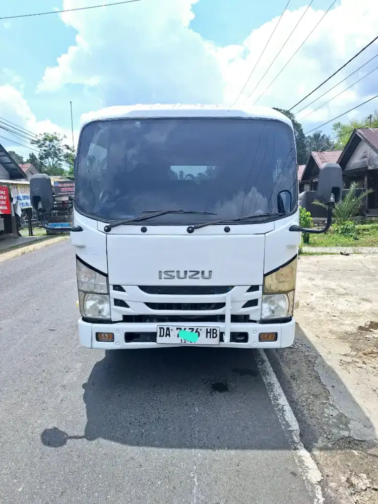 Bus Isuzu elf Tahun 2019 akhir