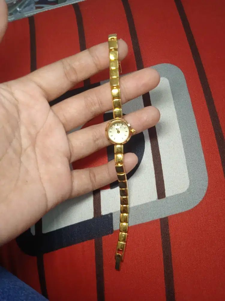 SEIKO WATER RESISTANT ST. STEEL BASE METAL)