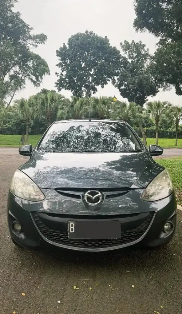 MAZDA 2 R 2011 AT GREY FULL ORIGINAL BAGUS BANGET GA ADA PR SIAP PAKAI