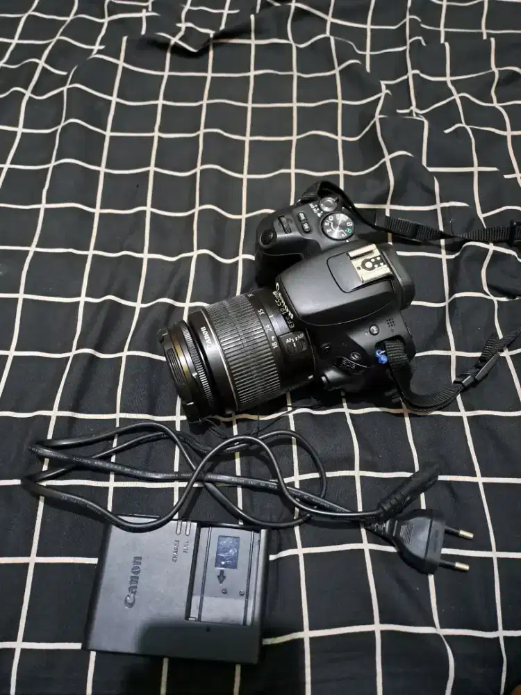 Canon EOS 200D + Lensa 18-55